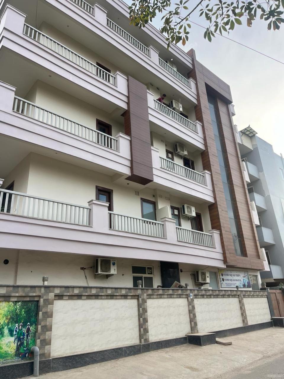 Aura Luxury Studio I Couple Friendly I Near Golf Course Road, Sector 57, 구르가온 외부 사진