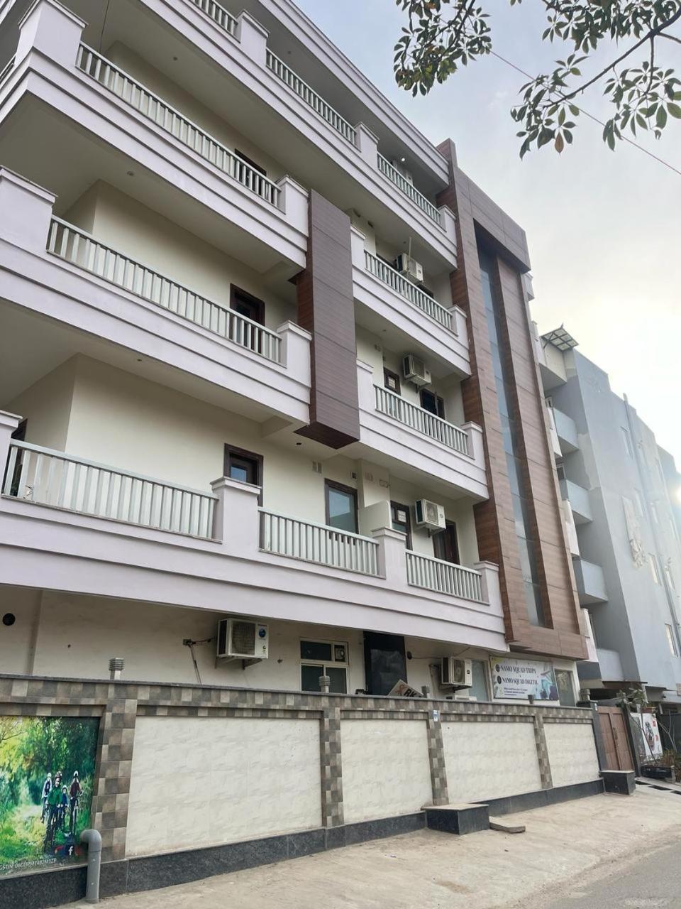 Aura Luxury Studio I Couple Friendly I Near Golf Course Road, Sector 57, 구르가온 외부 사진