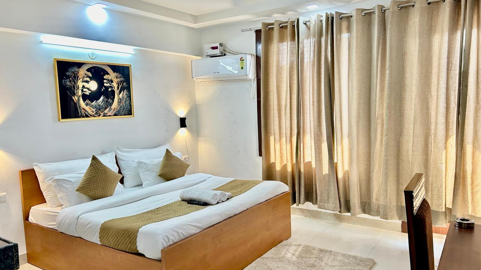 Aura Luxury Studio I Couple Friendly I Near Golf Course Road, Sector 57, 구르가온 외부 사진