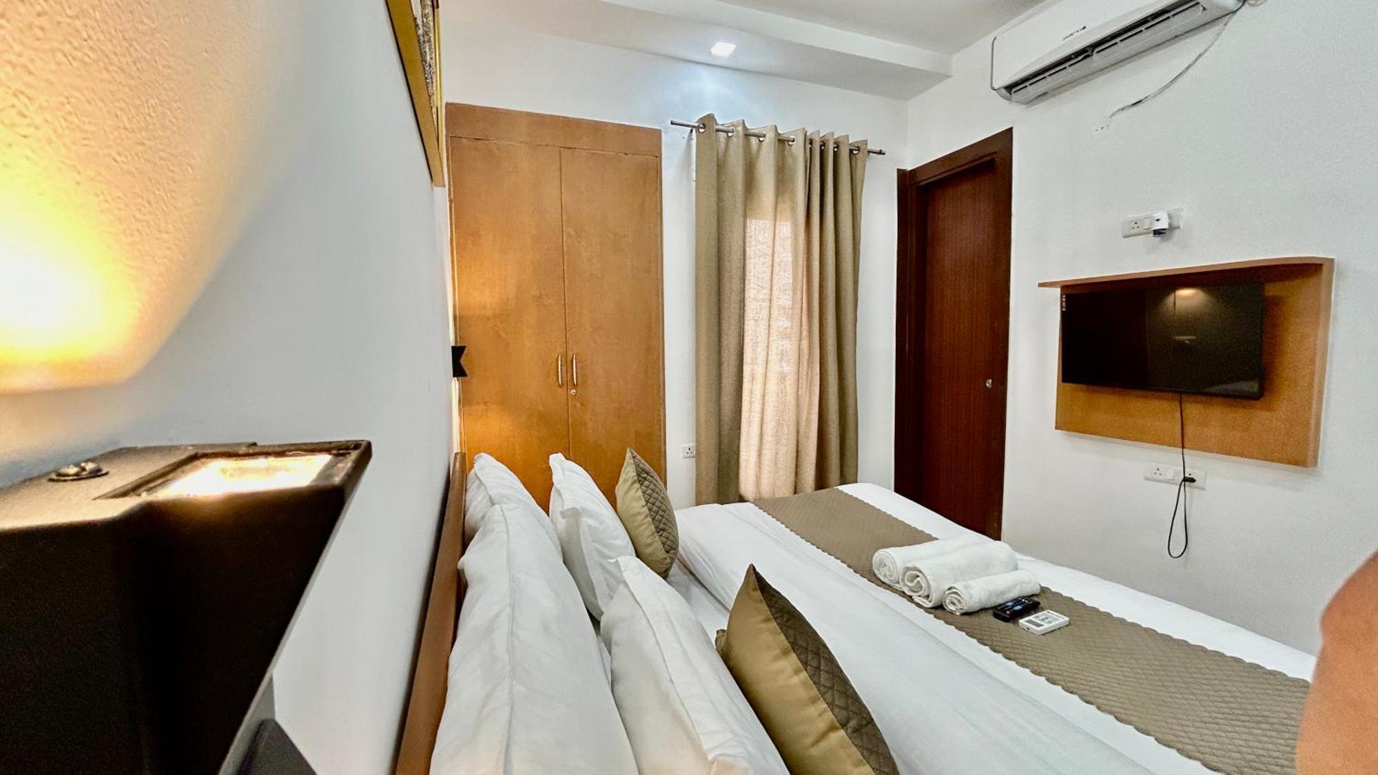 Aura Luxury Studio I Couple Friendly I Near Golf Course Road, Sector 57, 구르가온 외부 사진