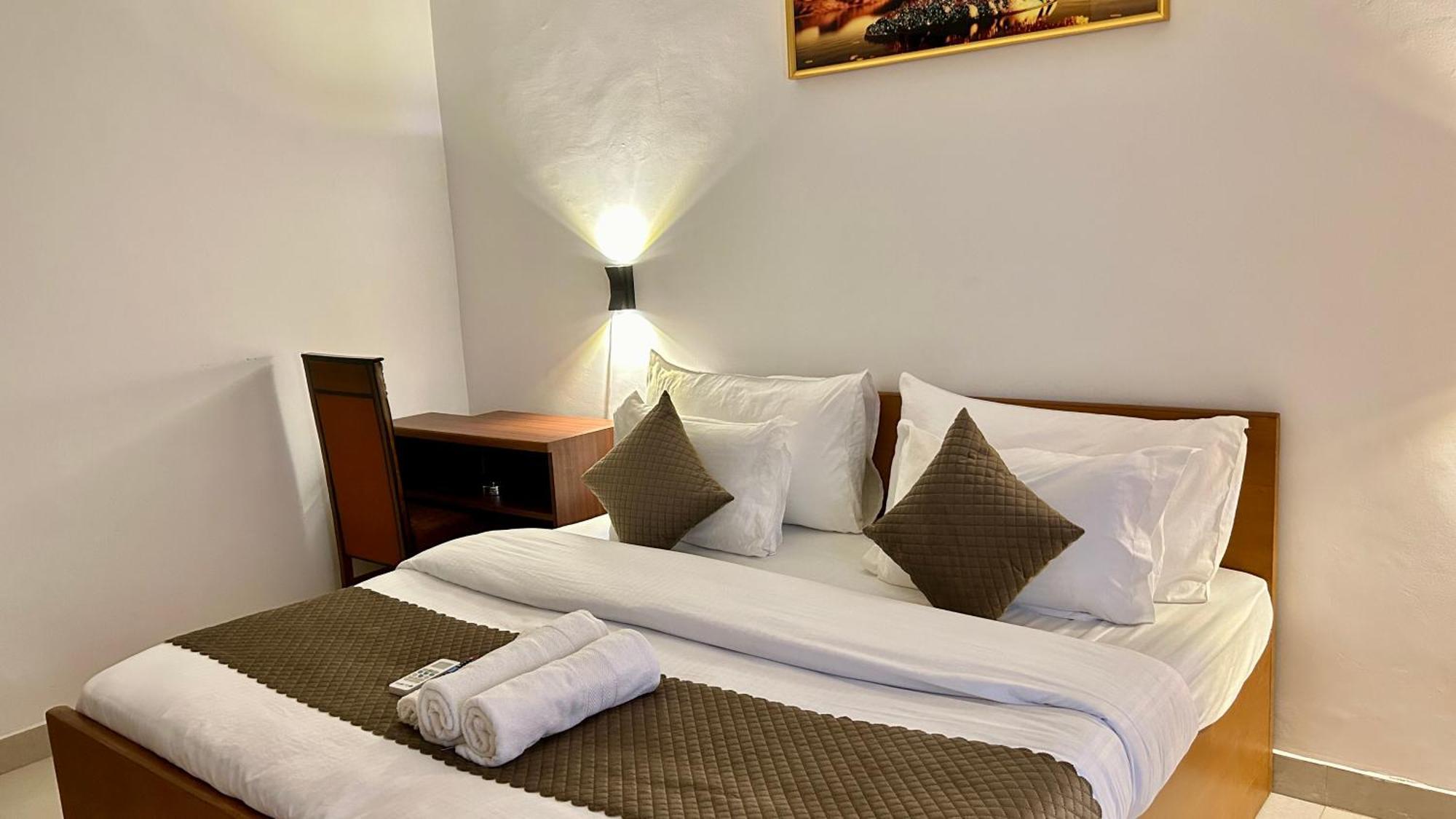 Aura Luxury Studio I Couple Friendly I Near Golf Course Road, Sector 57, 구르가온 외부 사진