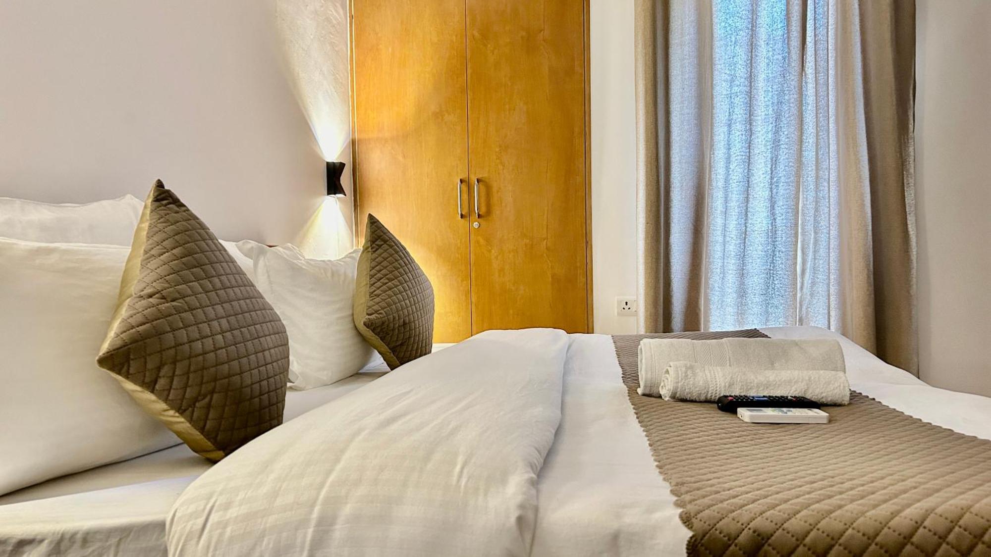 Aura Luxury Studio I Couple Friendly I Near Golf Course Road, Sector 57, 구르가온 외부 사진