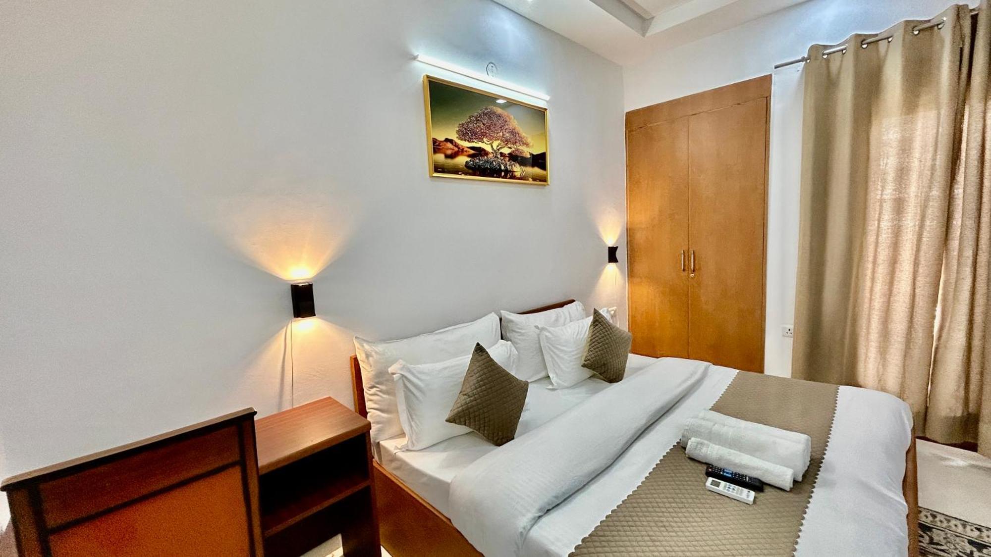 Aura Luxury Studio I Couple Friendly I Near Golf Course Road, Sector 57, 구르가온 외부 사진