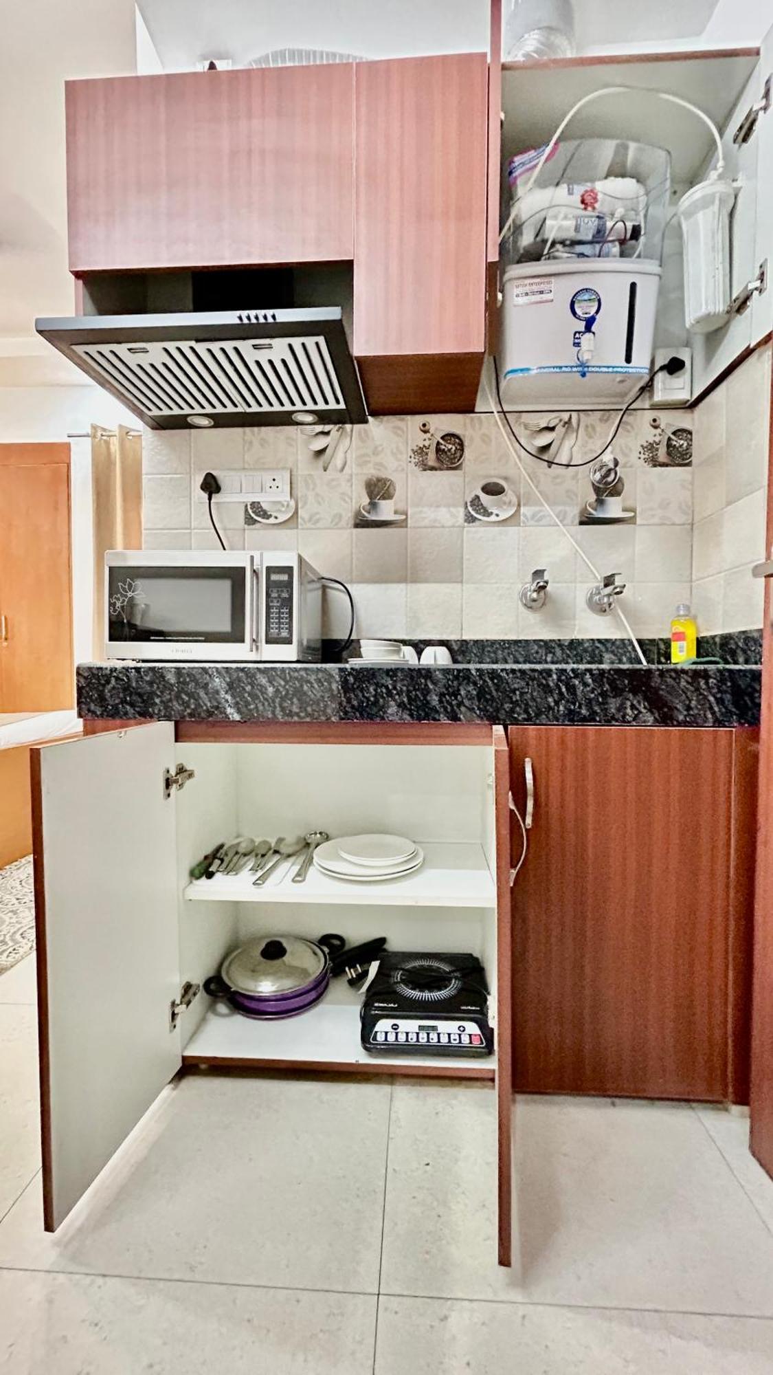 Aura Luxury Studio I Couple Friendly I Near Golf Course Road, Sector 57, 구르가온 외부 사진