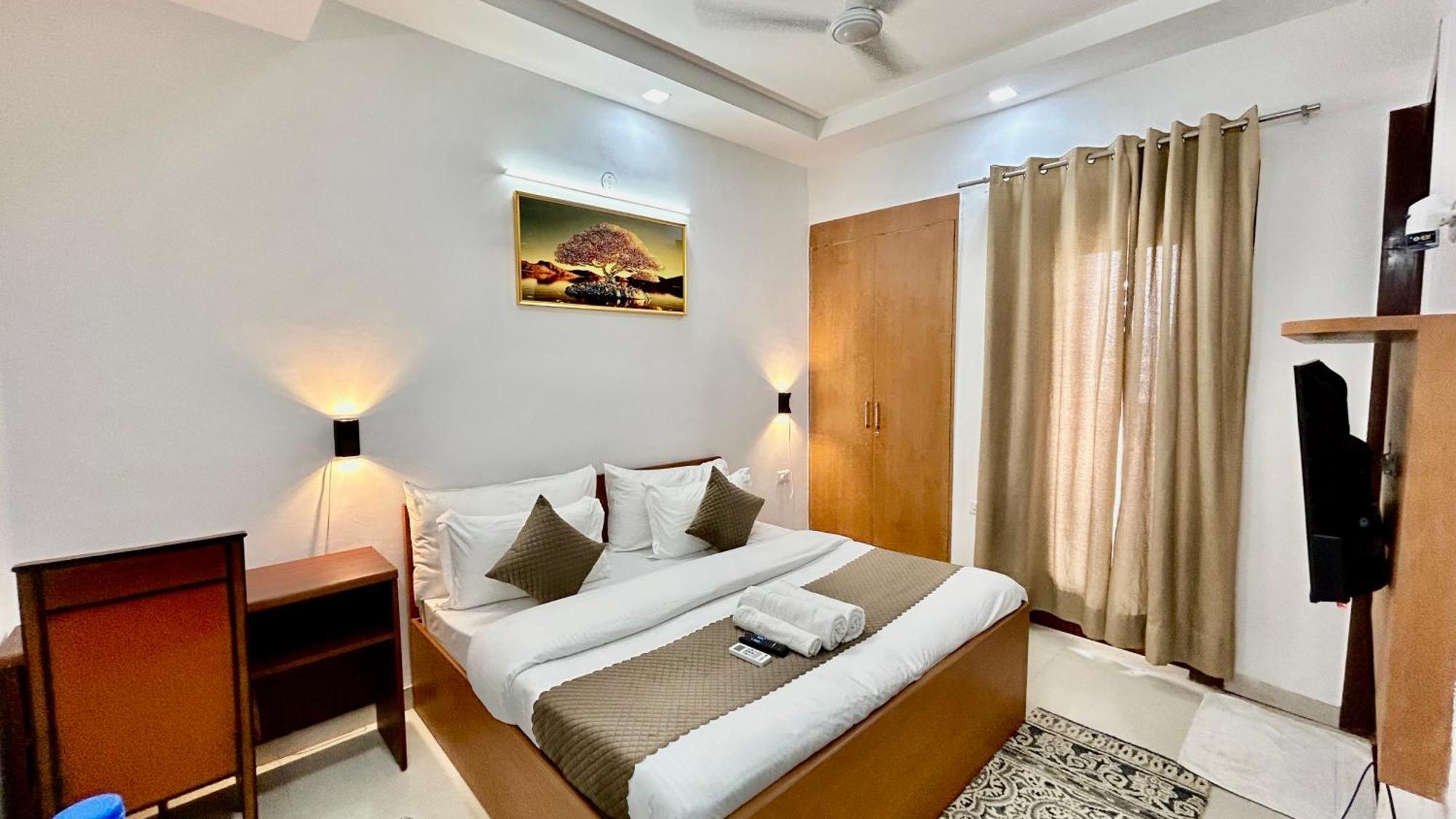 Aura Luxury Studio I Couple Friendly I Near Golf Course Road, Sector 57, 구르가온 외부 사진
