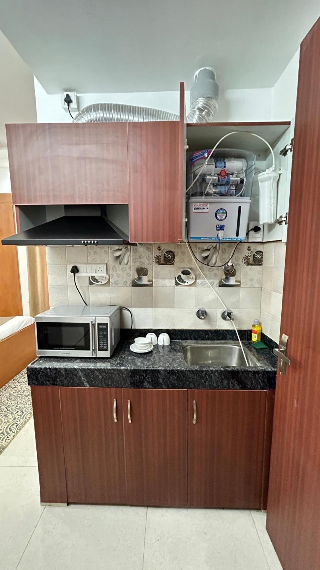 Aura Luxury Studio I Couple Friendly I Near Golf Course Road, Sector 57, 구르가온 외부 사진
